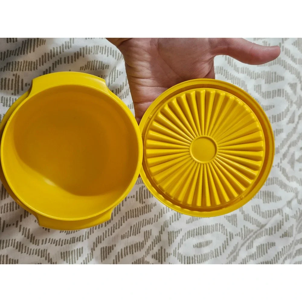 Vintage Tupperware Yellow Servalier Bowl with Sunburst Lid 886-5 Made in USA